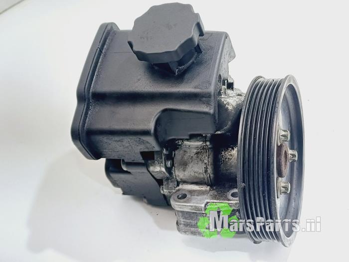 Power steering pump from a Mercedes-Benz Sprinter 3,5t (906.63) 313 CDI 16V 2007