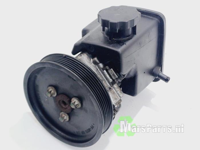 Power steering pump from a Mercedes-Benz Sprinter 3,5t (906.63) 313 CDI 16V 2007