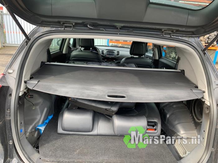 Luggage compartment cover from a Kia Sportage (SL) 2.0 CRDi 16V VGT 4x2 2013