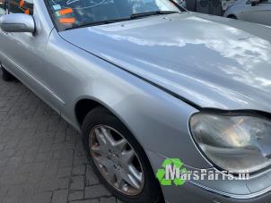Used Front wing, right Mercedes S (W220) 3.2 S-320 CDI 24V Price € 150,00 Margin scheme offered by Autodemontagebedrijf De Mars