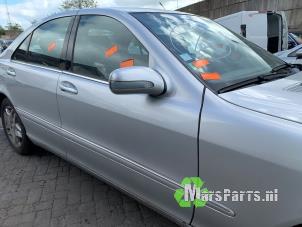 Used Front door 4-door, right Mercedes S (W220) 3.2 S-320 CDI 24V Price € 150,00 Margin scheme offered by Autodemontagebedrijf De Mars