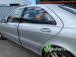 Gebrauchte Tür 4-türig links hinten Mercedes S (W220) 3.2 S-320 CDI 24V Preis € 150,00 Margenregelung angeboten von Autodemontagebedrijf De Mars