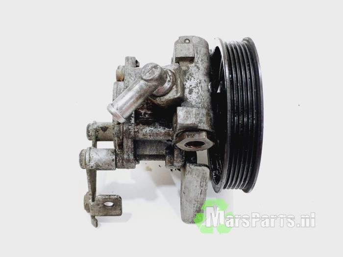 Power steering pump from a BMW 3 serie (E46/2) 325 Ci 24V 2002