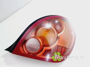 Używane Tylne swiatlo pozycyjne prawe Nissan Almera (N16) 1.5 dCi Cena € 150,00 Procedura marży oferowane przez Autodemontagebedrijf De Mars