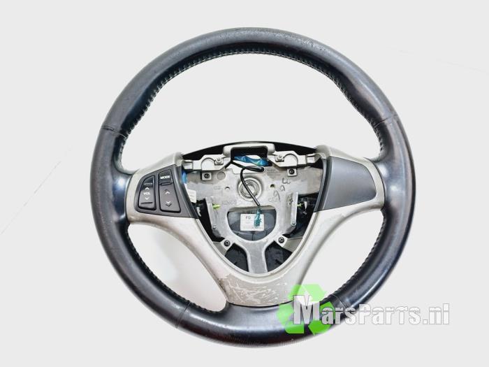 Steering wheel from a Hyundai i30 (FD) 1.4 CVVT 16V 2009