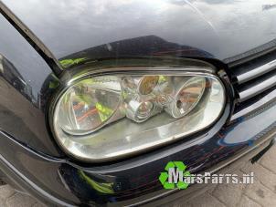 Used Headlight, right Volkswagen Golf IV (1J1) 1.6 16V Price € 40,00 Margin scheme offered by Autodemontagebedrijf De Mars