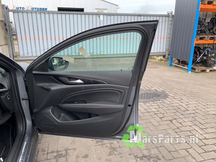 Drzwi prawe przednie wersja 4-drzwiowa z Opel Insignia Grand Sport 1.6 CDTI 16V 136 2018