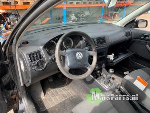 Usados Panel de control de calefacción Volkswagen Golf IV (1J1) 1.6 16V Precio € 40,00 Norma de margen ofrecido por Autodemontagebedrijf De Mars