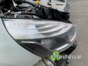 Used Headlight, right Renault Clio IV (5R) 1.5 Energy dCi 90 FAP Price on request offered by Autodemontagebedrijf De Mars