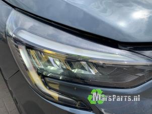 Used Headlight, right Renault Clio V (RJAB) 1.5 Blue dCi 115 Price € 600,00 Margin scheme offered by Autodemontagebedrijf De Mars