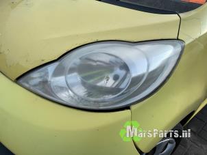 Used Headlight, left Peugeot 107 1.0 12V Price € 50,00 Margin scheme offered by Autodemontagebedrijf De Mars