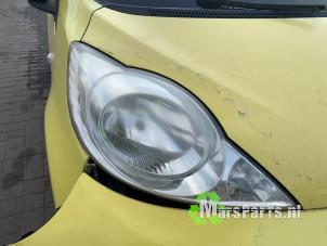 Used Headlight, right Peugeot 107 1.0 12V Price € 50,00 Margin scheme offered by Autodemontagebedrijf De Mars