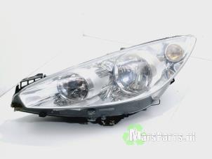 Used Headlight, left Peugeot 308 (4A/C) 1.6 VTI 16V Price € 50,00 Margin scheme offered by Autodemontagebedrijf De Mars