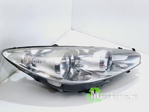 Used Headlight, right Peugeot 308 (4A/C) 1.6 VTI 16V Price € 50,00 Margin scheme offered by Autodemontagebedrijf De Mars