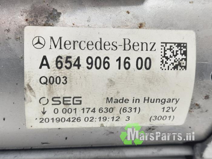 Anlasser van een Mercedes-Benz E (W213) E-220d 2.0 Turbo 16V 2019