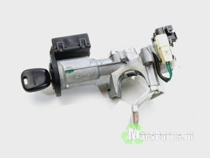 Used Ignition lock + key Nissan Pixo (D31S) 1.0 12V Price € 40,00 Margin scheme offered by Autodemontagebedrijf De Mars