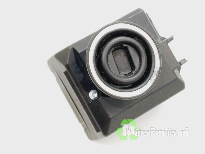 Electronic ignition key from a Mercedes-Benz C Estate (S204) 1.8 C-180 CGI 16V 2012