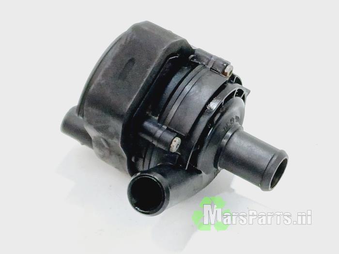 Begagnade Extra vattenpump Mercedes E (W213) E-220d 2.0 Turbo 16V Pris € 31,50 Marginaltabell erbjuds av Autodemontagebedrijf De Mars