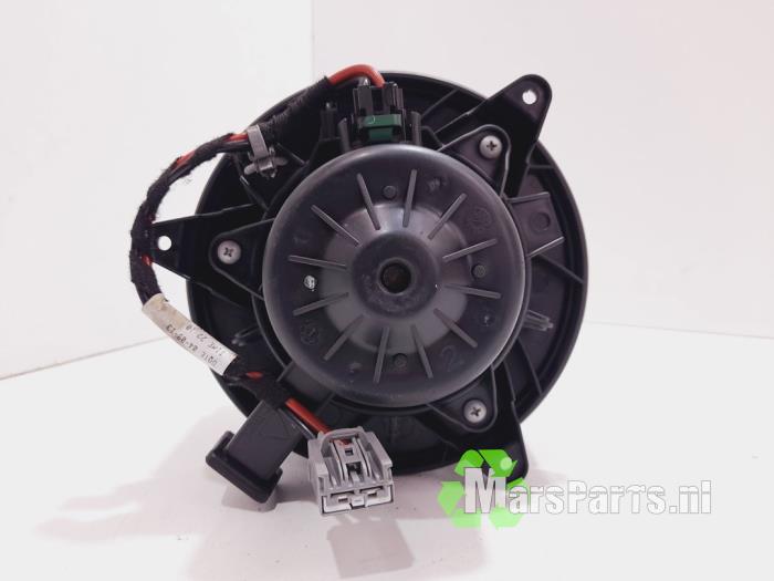 Heizung Belüftungsmotor van een Opel Insignia 2.0 CDTI 16V 160 Ecotec 2013