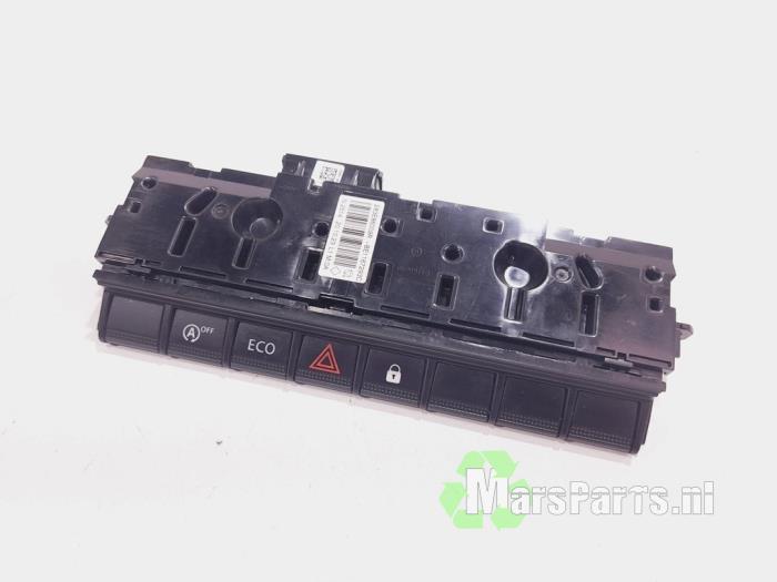 Panic lighting switch from a Renault Clio V (RJAB) 1.5 Blue dCi 115 2020