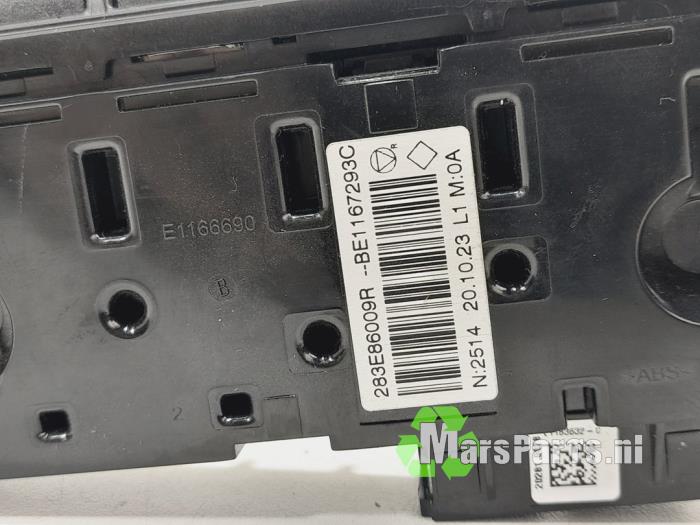 Panic lighting switch from a Renault Clio V (RJAB) 1.5 Blue dCi 115 2020