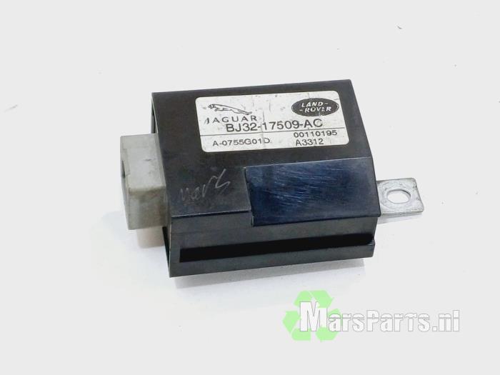 Używane Modul wycieraczek Landrover Range Rover Evoque (LVJ/LVS) 2.2 eD4 16V 5-drs. Cena € 18,00 Procedura marży oferowane przez Autodemontagebedrijf De Mars