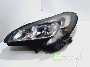 Used Headlight, left Opel Corsa E 1.3 CDTi 16V ecoFLEX Price € 150,00 Margin scheme offered by Autodemontagebedrijf De Mars