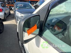 Used Wing mirror, left Volkswagen Caddy III (2KA,2KH,2CA,2CH) 2.0 SDI Price on request offered by Autodemontagebedrijf De Mars