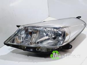 Used Headlight, left Toyota Yaris III (P13) 1.0 12V VVT-i Price € 140,00 Margin scheme offered by Autodemontagebedrijf De Mars