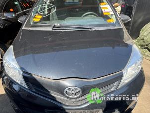 Używane Maska Toyota Yaris III (P13) 1.0 12V VVT-i Cena € 250,00 Procedura marży oferowane przez Autodemontagebedrijf De Mars