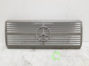 Used Grille Mercedes G (460) 240 GD Price on request offered by Autodemontagebedrijf De Mars