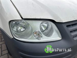 Usados Faro derecha Volkswagen Caddy III (2KA,2KH,2CA,2CH) 2.0 SDI Precio € 40,00 Norma de margen ofrecido por Autodemontagebedrijf De Mars