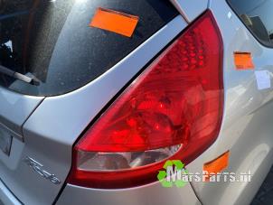 Używane Tylne swiatlo pozycyjne prawe Ford Fiesta 6 (JA8) 1.6 TDCi 95 Cena € 40,00 Procedura marży oferowane przez Autodemontagebedrijf De Mars