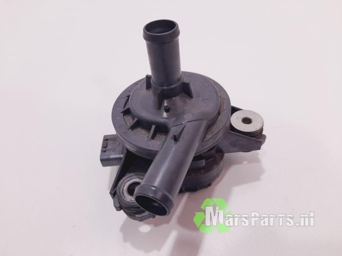 Begagnade Extra vattenpump Toyota Prius Plus (ZVW4) 1.8 Hybrid 16V Pris € 36,00 Marginaltabell erbjuds av Autodemontagebedrijf De Mars