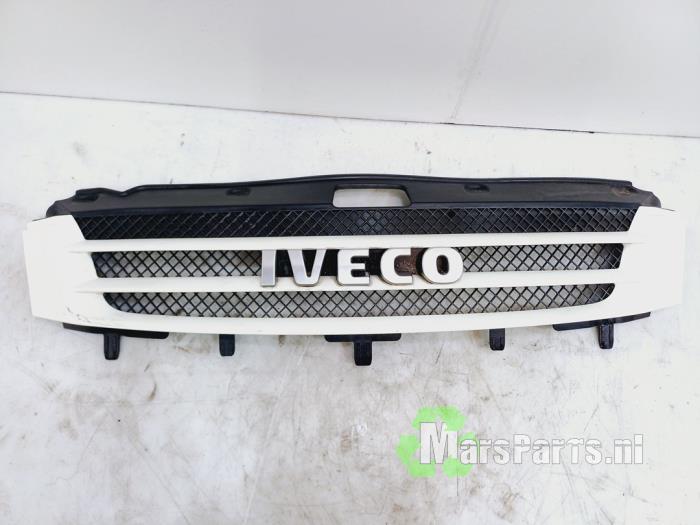 Używane Grill Iveco New Daily IV 35C18V, 35C18V/P, 35S18V, 35S18V/P Cena € 90,00 Procedura marży oferowane przez Autodemontagebedrijf De Mars