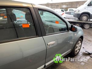 Gebrauchte Tür 4-türig rechts vorne Dacia Sandero I (BS) 1.4 Preis € 100,00 Margenregelung angeboten von Autodemontagebedrijf De Mars