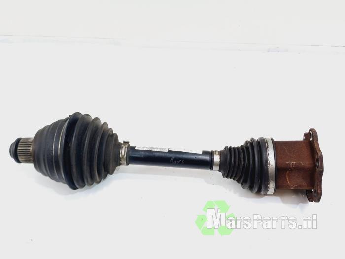 Front drive shaft, left from a Audi A4 (B8) 2.7 TDI V6 24V 2008