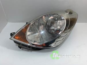 Used Headlight, left Nissan Note (E11) 1.4 16V Price € 50,00 Margin scheme offered by Autodemontagebedrijf De Mars