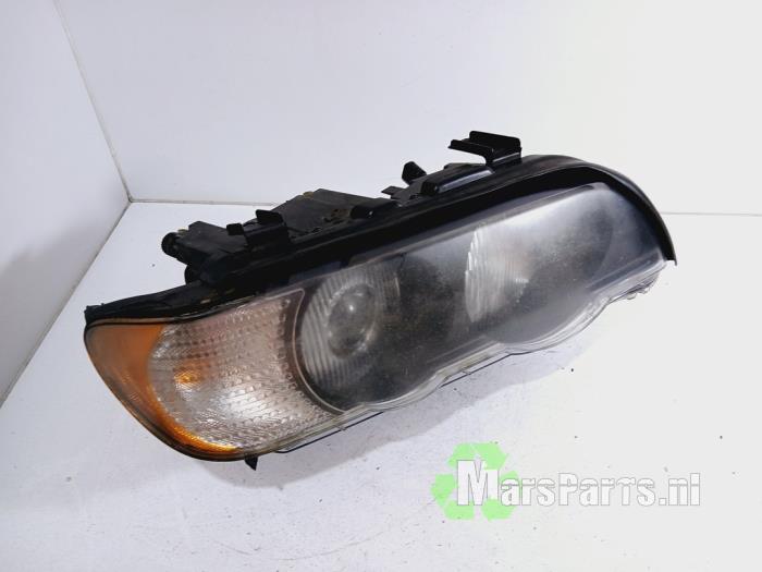 Używane Reflektor prawy BMW X5 (E53) 4.6 iS V8 32V Cena € 150,00 Procedura marży oferowane przez Autodemontagebedrijf De Mars