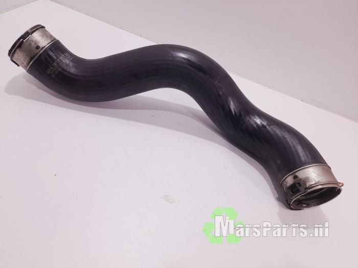 Gebrauchte Intercooler Schlauch Mercedes CLA (117.3) 2.2 CLA-220 CDI, 220 d 16V Preis € 36,00 Margenregelung angeboten von Autodemontagebedrijf De Mars