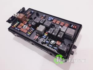 Usados Caja de fusibles Opel Insignia 2.0 SIDI Eco Turbo 16V Precio € 31,50 Norma de margen ofrecido por Autodemontagebedrijf De Mars