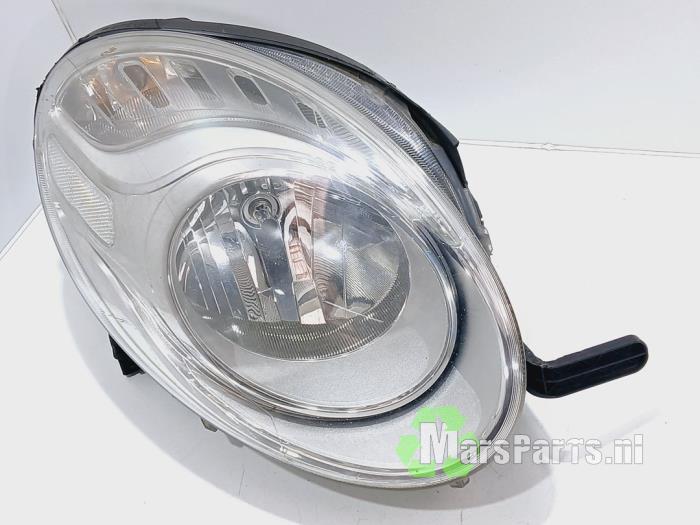 Używane Reflektor prawy Fiat 500L (199) 1.3 D 16V Multijet Cena € 175,00 Procedura marży oferowane przez Autodemontagebedrijf De Mars