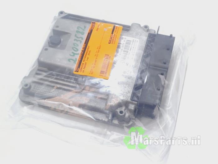 Engine management computer from a Volkswagen Passat Variant (3G5) 1.6 TDI 16V 2016