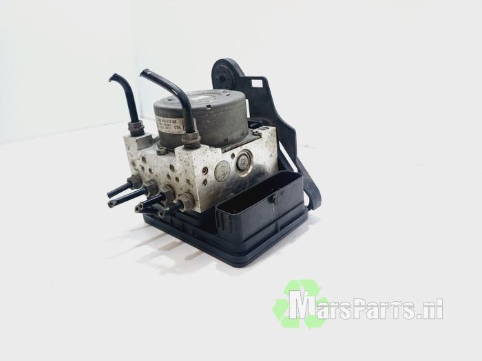 Begagnade ABS-pump Volkswagen Passat Variant (3G5) 1.6 TDI 16V Pris € 63,00 Marginaltabell erbjuds av Autodemontagebedrijf De Mars
