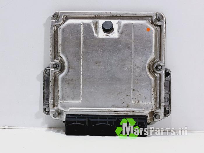 Engine management computer Opel Vivaro 1.9 DI - 8200204834 F9Q762 BOSCH