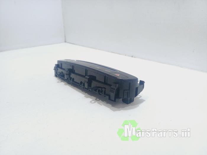 Używane Panel obslugi radia Mercedes C (W205) C-200 1.6 CDI BlueTEC, C-200 d 16V Cena € 54,00 Procedura marży oferowane przez Autodemontagebedrijf De Mars
