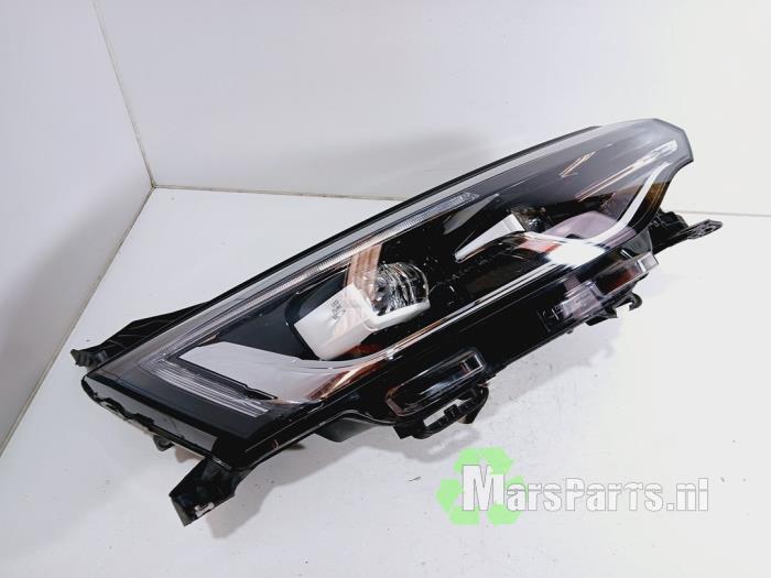 Używane Reflektor prawy Renault Talisman (RFDL) 2.0 Blue dCi 160 Cena € 650,00 Procedura marży oferowane przez Autodemontagebedrijf De Mars