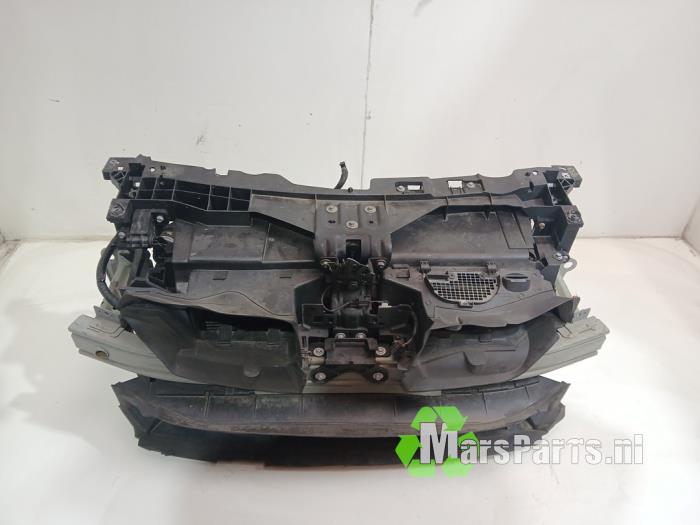 Używane Panel przedni Renault Talisman (RFDL) 2.0 Blue dCi 160 Cena € 500,00 Procedura marży oferowane przez Autodemontagebedrijf De Mars