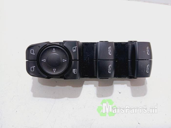 Usados Interruptor combinado de ventanillas Opel Insignia Grand Sport 1.6 CDTI 16V 136 Precio € 60,00 Norma de margen ofrecido por Autodemontagebedrijf De Mars