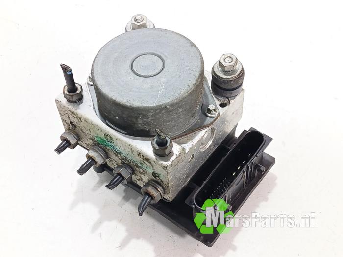 Begagnade ABS-pump Nissan Note (E11) 1.6 16V Pris € 100,00 Marginaltabell erbjuds av Autodemontagebedrijf De Mars